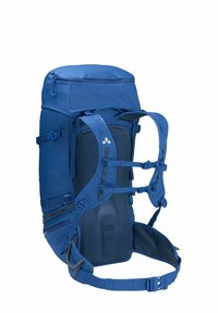 Blauwe wandelrugzak met een gestructureerde bovenkant, multiple verstelbare banden en een gevoerd rugpaneel. Gladde textuur met elegante designelementen.