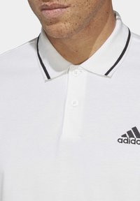 adidas Sportswear ESSENTIALS PIQUÉ SMALL - Polo - white