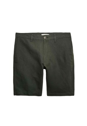 Pantalones cortos para hombre de color verde oscuro hechos de tela de algodón, con frente plano, trabillas para cinturón y cierre de un solo botón. Diseño simple sin estampados.