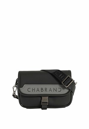 Sac bandoulière rectangulaire noir avec sangle réglable, rabat avant et logo « CHABRAND » sur panneau et sangle gris.