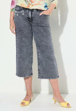 WITH WIDE - Jeans Shorts - charcoal gray