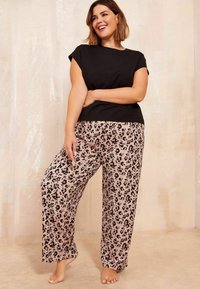 Curves Like These PRINTED SHORTS SLEEVE - REGULAR FIT - Pyžamová súprava - black