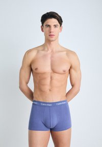 Blauwe Calvin Klein boxershorts met een zachte textuur, elastische tailleband met de merknaam in het wit en een slim fit ontwerp.