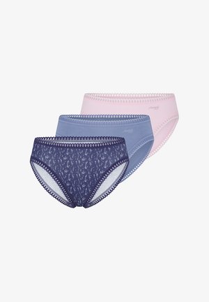 Trois paires de culottes pour femmes : une paire bleu marine avec une texture en dentelle à motifs, des paires bleu clair et rose avec une finition lisse et une bordure en dentelle.