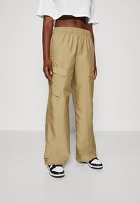 Nike Sportswear Träningsbyxor - olive