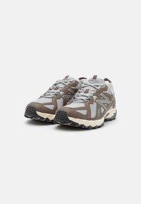 New Balance ML610 UNISEX - Trainers - brown