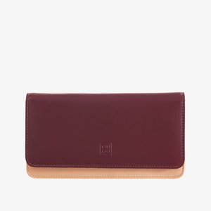 Portafoglio in pelle bordeaux e nocciola con finitura liscia, forma rettangolare e logo impresso sul fronte. Presenta una chiusura a scatto.