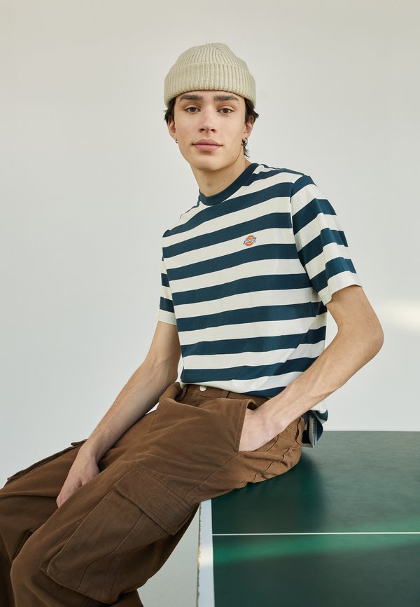 RIVERGROVE TEE - Print T-shirt