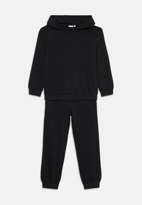 Ensemble pour enfants noirs composé d'un sweat à capuche à manches longues avec poche avant et d'un pantalon de jogging élastique assorti.