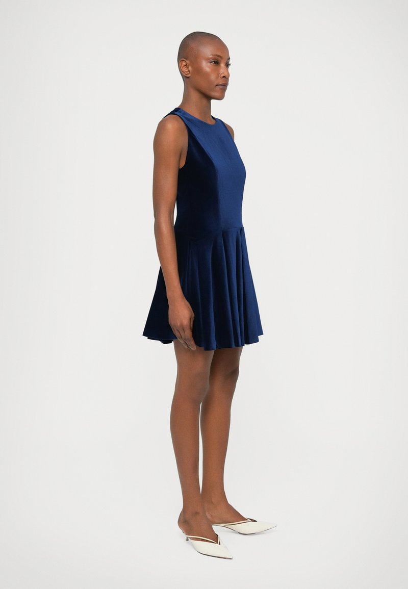 Alice + Olivia ADLEY WAIST FLARE MINI - Day dress - dark midnight blue/dark  blue - Zalando