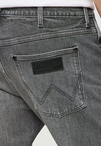 Wrangler FRONTIER - Vaqueros rectos - marshall