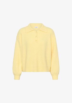 Pull jaune à manches courtes en maille, avec un col à revers, une patte de boutonnage à quatre boutons et des poignets et un ourlet côtelés. Le tissu texturé ajoute de la dimension.