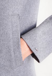 Hilfiger Denim Abrigo corto - light grey