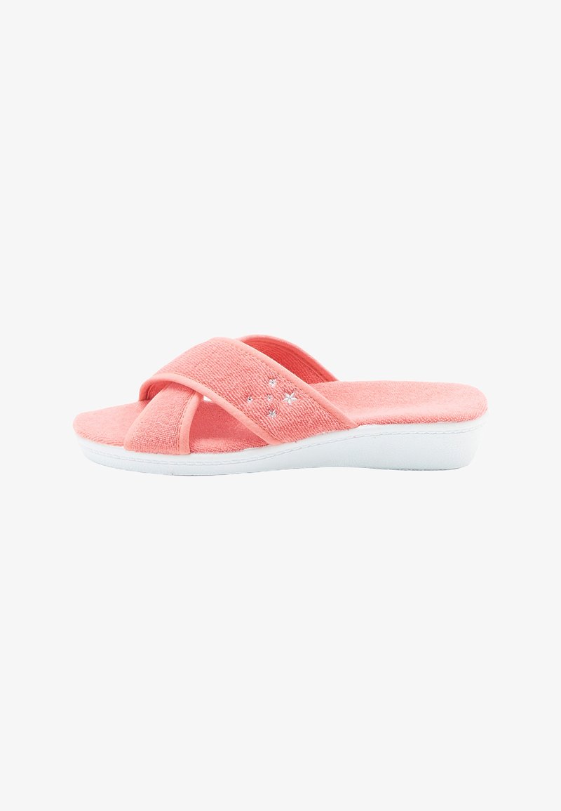Infradito di tessuto rosa con cinghie incrociate, caratterizzati da una superficie morbida e una suola in gomma bianca. Presentano dettagli decorativi sottili.