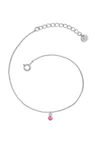 Hopeaketju hopeasta, jossa on pieni vaaleanpunainen sydämenmuotoinen riipus ja jousikoukku, jossa on säädettävä jatkoperä.
