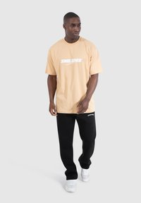 Smilodox BLAKE - T-shirts print - cappuccino