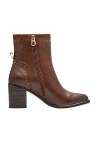 Bottines en cuir synthétique marron avec une fermeture éclair sur le côté, des éléments en or, un talon empilé et des accents cloutés le long de la ligne de la fermeture éclair.