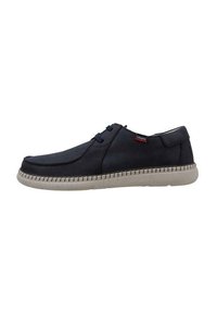 Chaussures en cuir bleu marine avec un bout arrondi, semelle en caoutchouc grise et détails cousus. Présente deux oeillets pour les lacets et un accent de marque.