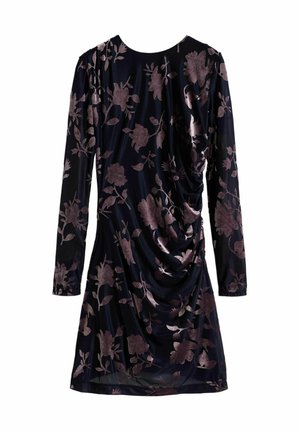 Robe noire à manches longues avec un motif floral en velours violet foncé et un drapé sur le devant.