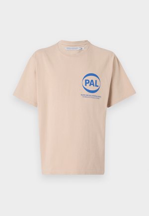 Pal Sporting Goods INTERNATIONAL PRE GAME UNISEX - Print T-shirt - stone