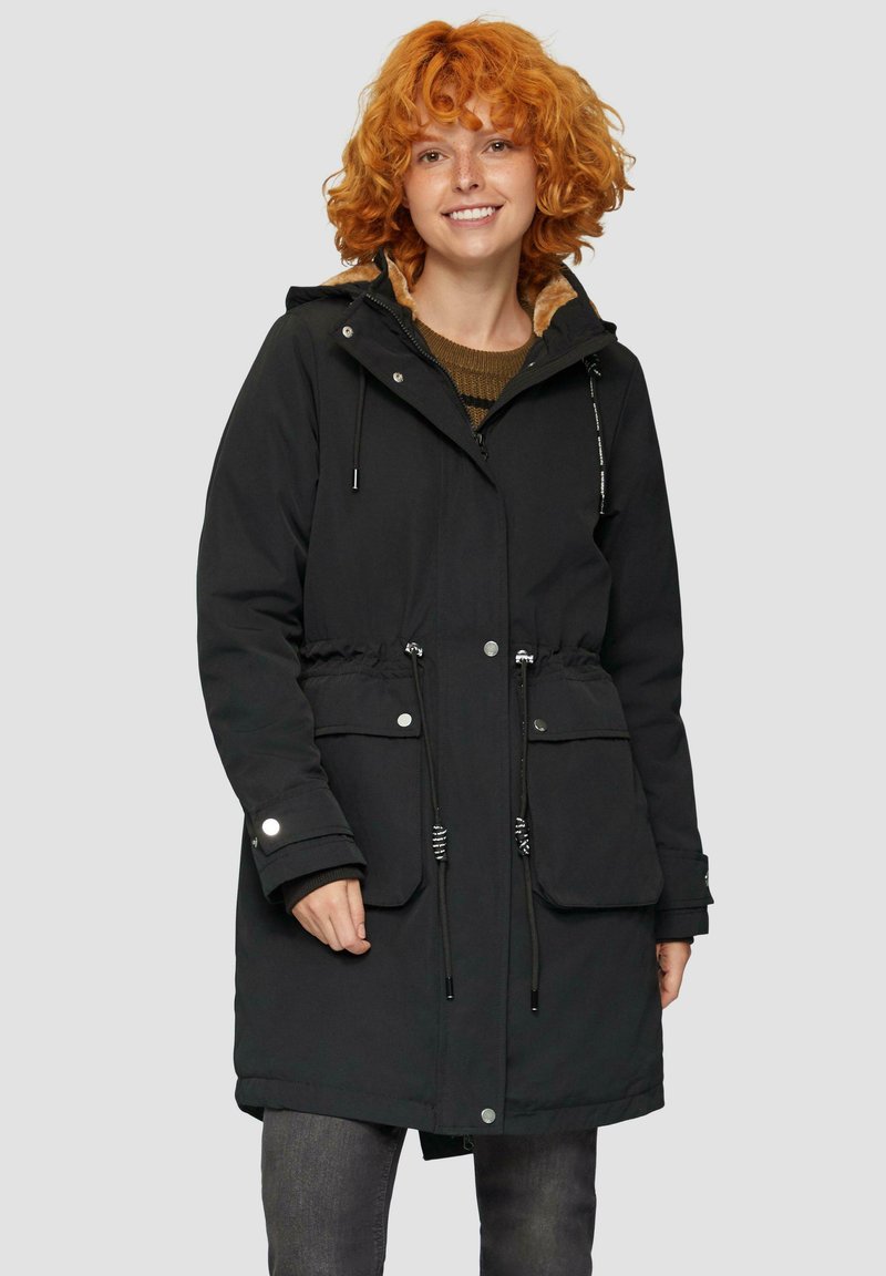Schwarze Parka mit verstellbarem Taillenbund, Reißverschluss vorne und Druckknopftaschen. Verfügt über eine Kapuze mit einem weichen Futter und einer kontrastierenden Innenseite.