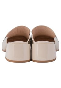 Cesare Gaspari Mules à talons - beige