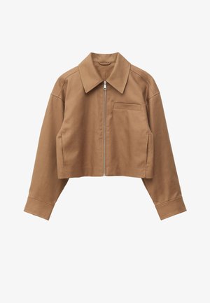 Hellbraune, kurz geschnittene Jacke mit Frontreißverschluss, breitem Kragen, langen Ärmeln und einer kleinen Brusttasche auf der linken Seite.