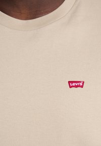Levi's® Plus T-shirt estampada - fields of rye