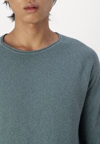 Jack & Jones JJEHILL CREW NECK  - Trui - goblin blue