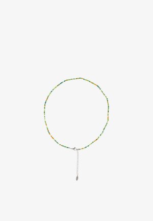 Collana con piccole perline rotonde nelle tonalità di verde, arancione e blu, con chiusura in argento e prolunga di catena regolabile.