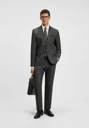 SET - Puku - open green thirtyseven