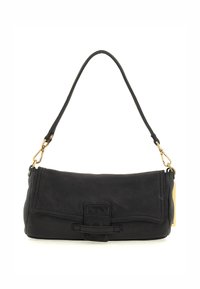 Borsa a tracolla nera in pelle con design piatto, manico corto, dettagli in metallo dorato e patta frontale con chiusura a tracolla.