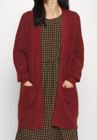 Selected Femme Petite Strickjacke - red