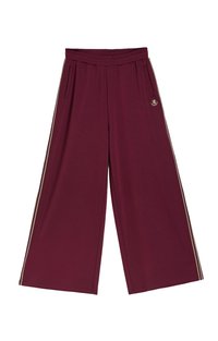 Szerokie bordo spodnie z beżowymi bocznymi paskami, elastycznym pasem, bocznymi kieszeniami i małym haftowanym logo na prawej udzie.
