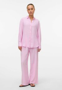 Vero Moda LINN WVN NOOS - Tygbyxor - bonbon