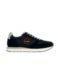 Baskets bleu marine avec une tige en daim et en mesh, accents gris sur le talon et la languette, avec un patch rond en logo et une semelle blanche.