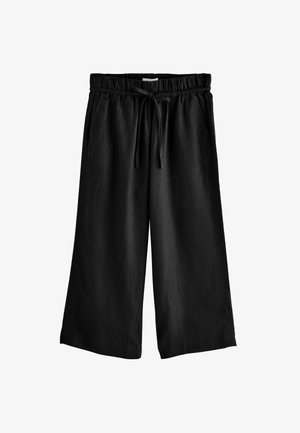 Zwarte, losse shorts met een elastische tailleband en trekkoord, voorzien van twee zijzakken en een soepele, gestructureerde stof.