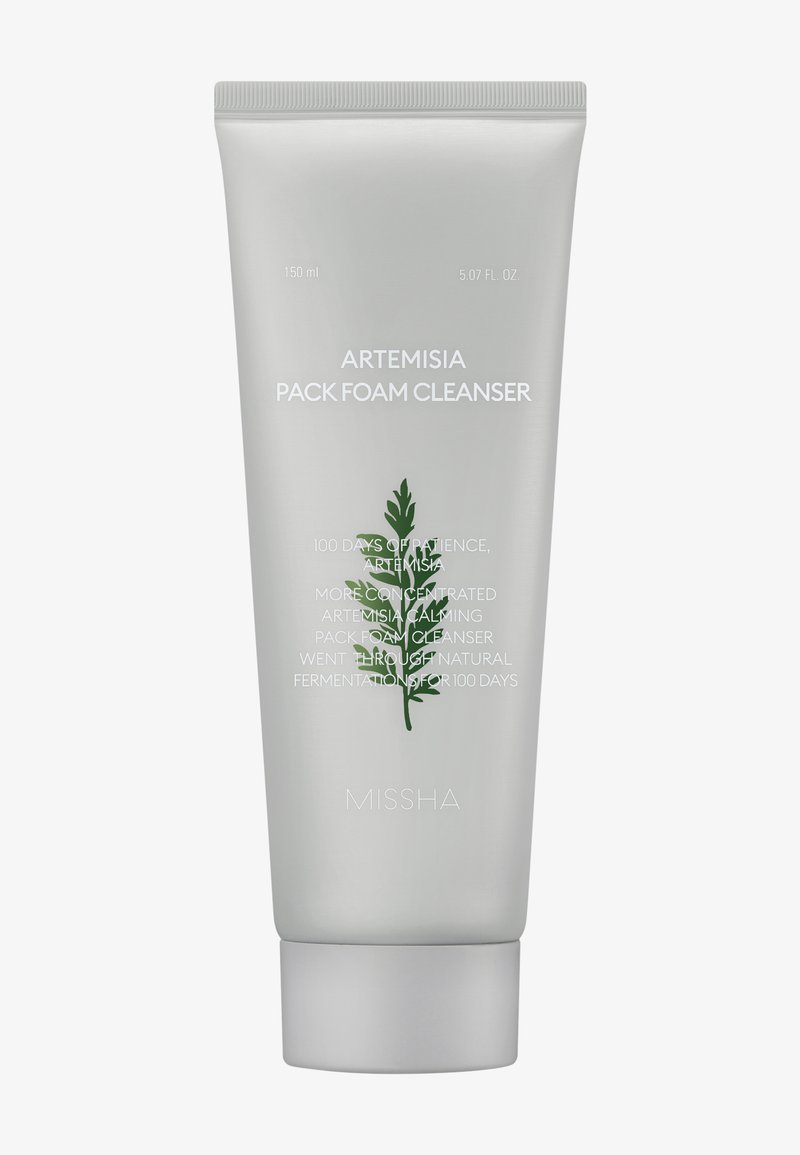 Artemisia Pack Foam Cleanser Tube, 150 ml, mit grüner Pflanzenillustration und weißem Text auf hellgrauem Hintergrund.
