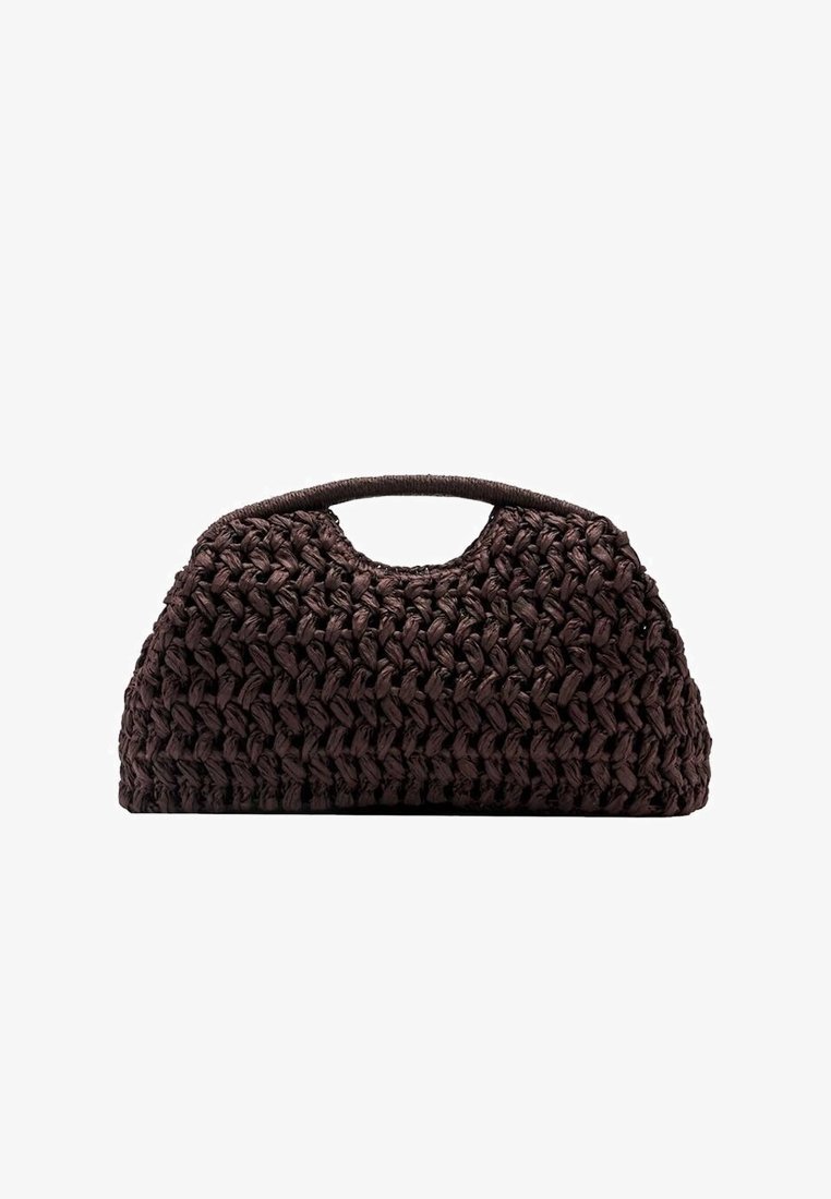 Sac à main tissé marron foncé avec des poignées supérieures arrondies et un motif tricoté épais et texturé.