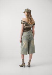 Jaded London LIGHT WASH JUMBO JORTS - Džinsa auduma šorti - light wash