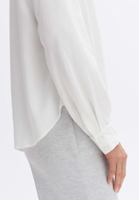 OPUS FELPINA - Button-down blouse - milk