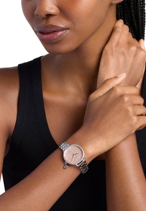 Michael Kors, MICHAEL KORS WOMEN TRADITIONAL WATCHES PYPER - Uhr - silver-coloured