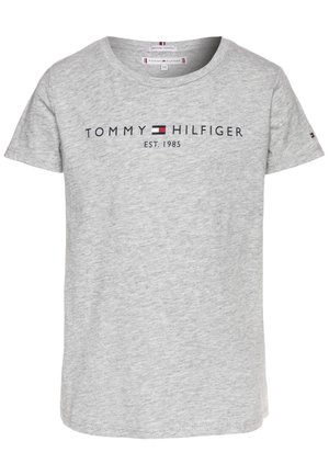 Szara koszulka z organicznej bawełny z krótkim rękawem, z napisem "TOMMY HILFIGER EST. 1985" i małym logo na rękawie.