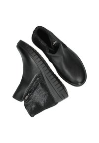 Ballerines noires à enfiler avec une tige en cuir lisse et un panneau texturé étincelant d'un côté. Semelle en caoutchouc épaisse avec un motif antidérapant.