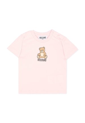 T-shirt bébé rose clair avec col rond, boutons-pression à l’épaule et un motif ours en peluche avec le texte "Moschino" sur le devant.