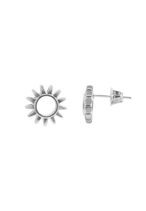 Silberne Ohrstecker in Form von Sonnen mit spitzen Strahlen, von vorne und von der Seite gezeigt.