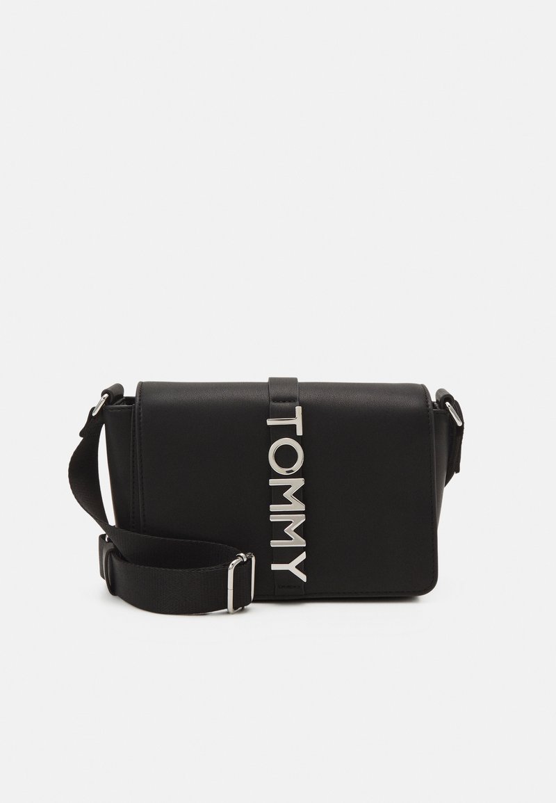 Tommy Jeans CITY BOLD FLAP CROSSOVER - Taška s příčným popruhem - black