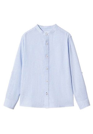 Jasnoniebieska koszula z długim rękawem z pionowymi białymi paskami, zapięcie na guziki z przodu, kołnierzyk typu band collar oraz klasyczny krój. Gładka faktura tkaniny.