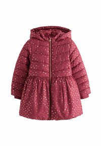 Chaqueta acolchada burdeos con capucha, cintura ceñida, patrón de estrellas doradas, cremallera frontal y textura acolchada.