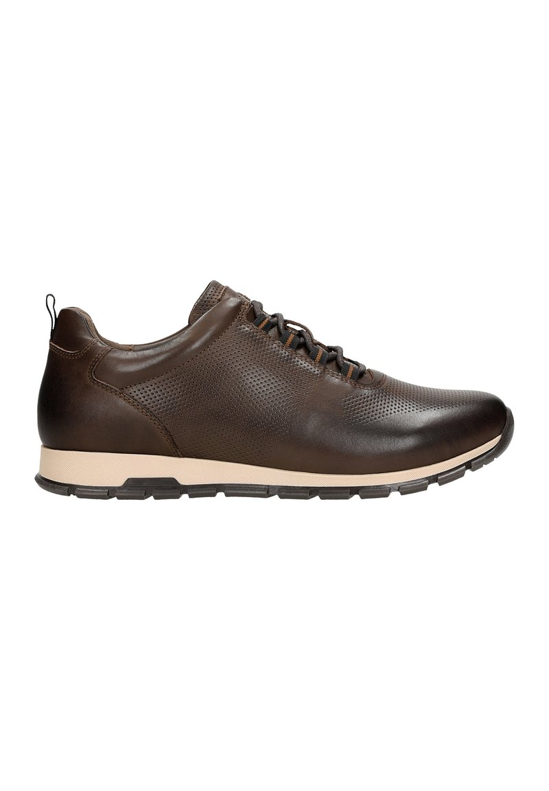 Brown leather sneakers with perforated upper, black laces, and light beige sole. Features a rear pull tab and cushioned midsole.